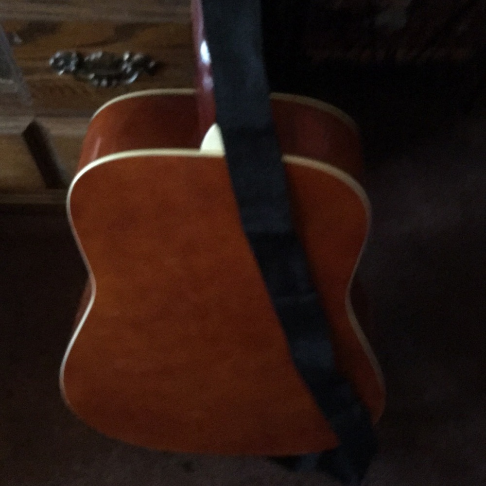 Guitar - Picture 5 of 7